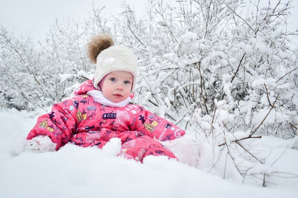 Quelle est la meilleure façon de combiner des couleurs vives dans une tenue formelle?