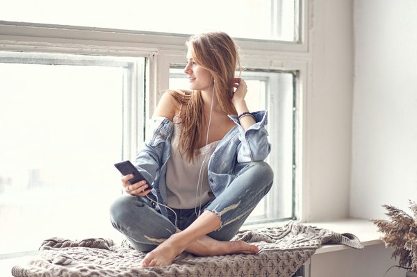 Jean élasthanne femme : confort et style au quotidien
